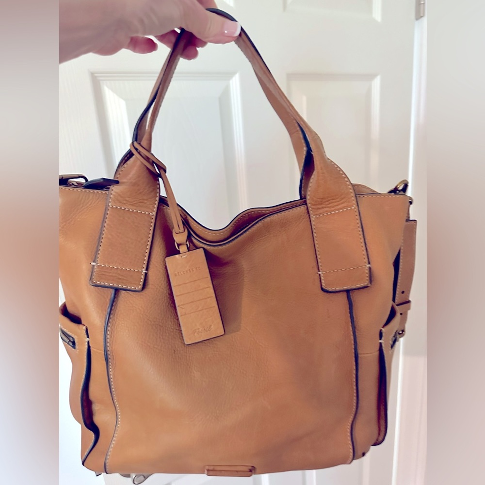 Fossil Leather Hobo purse detachable strap and side pockets.
